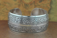 Load image into Gallery viewer, Middle Eastern Style Cuff Bracelet