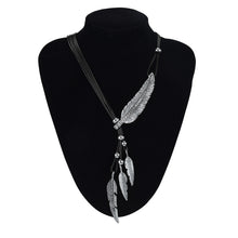 Load image into Gallery viewer, Metal Feather Necklace